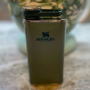 Stanley Classic Hip Flask 8 oz Vacuum Insulated Hammertone Green